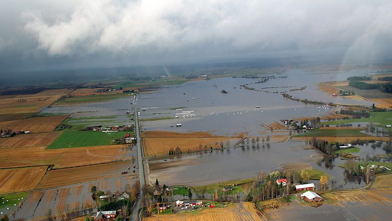 Ilmakuva Kainastonjoelta paljastaa Kauhajoen tulva-alueelle sataneen vesimassan suuruuden.