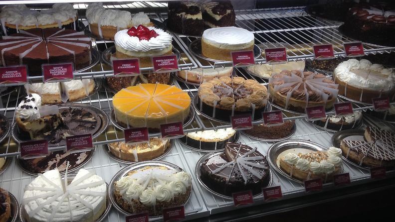 Cheese Cake Factory, täyteläinen valikoima amerikkalaisia juustokakkuja, kuva Arja Elina