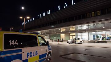 AOP Ruotsi Tukholma poliisi Arlanda lentokenttä turisti matkustus 