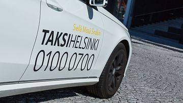 Taksi Helsinki kuvitus2 kaupalliset