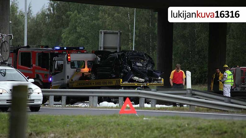 Tampereella sattui perjantaina usean henkilöauton, kuorma-auton ja moottoripyörän ketjukolari.