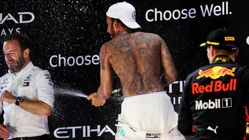 Lewis Hamilton ilman paitaa 2
