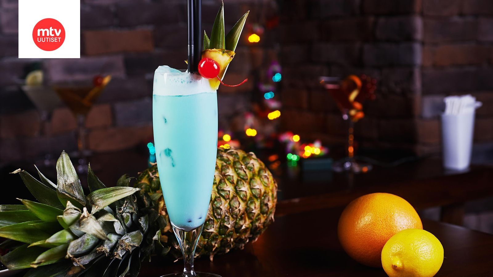Näyttävät cocktailit uudenvuoden juhliin – muokkaa tutuista drinkeistä  juhlavia tarjoiltavia | Makuja | MTV Uutiset