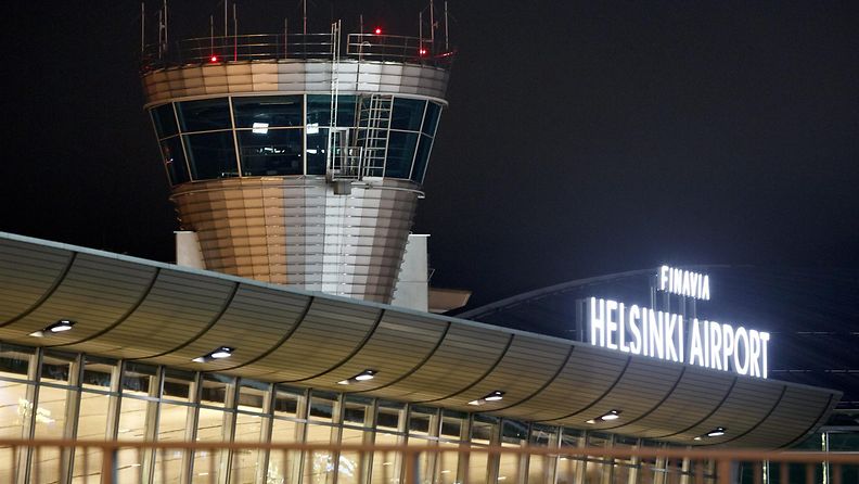 Lennonjohtotorni Helsinki-Vantaan lentokentällä 23. helmikuuta 2015.