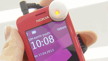 Nokian uusi halpapuhelinmalli 206 kuvattuna Helsingissä 17. huhtikuuta 2013.