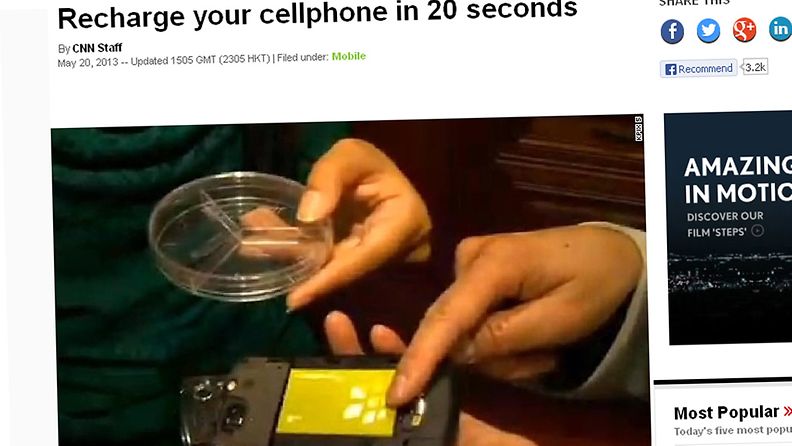 18-vuotias Eesha Khare kehitti kuvassa näkyvän laiitteen, jolla voi ladata kännykän sekunneissa. Kuvakaappaus CNN:n sivuilta.