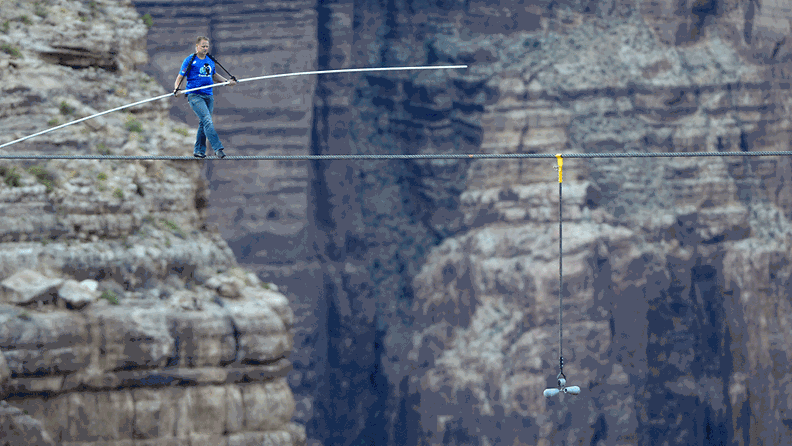 Nuorallatanssija Nik Wallenda ylitti Grand Canyonin.