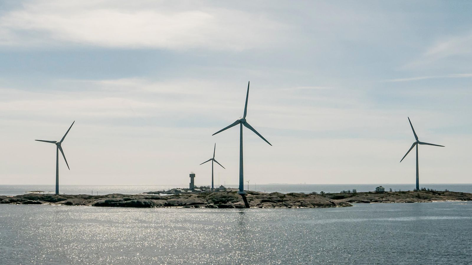 Suomalaisen energiayhtiön jättimäinen tuulipuistohanke jäissä -  