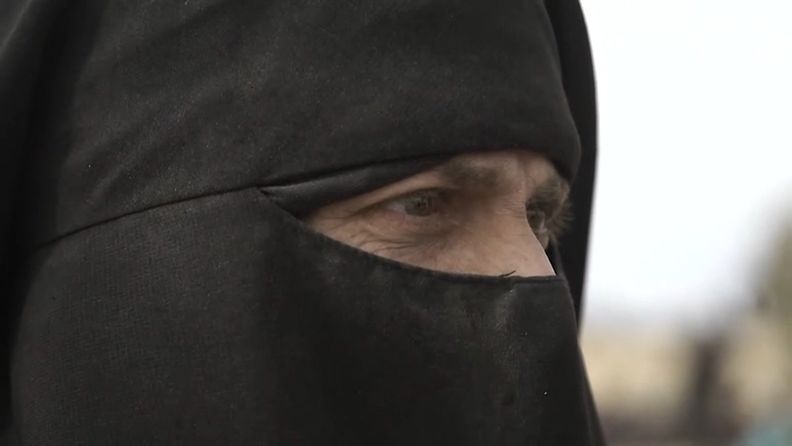 Suomalainen Isis-vaimo Sanna CNN-kuvakaappaus