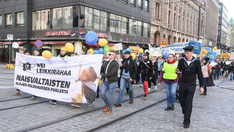 AOP Ei leikkirahaa mielenosoitus Helsinki 21.4.2018