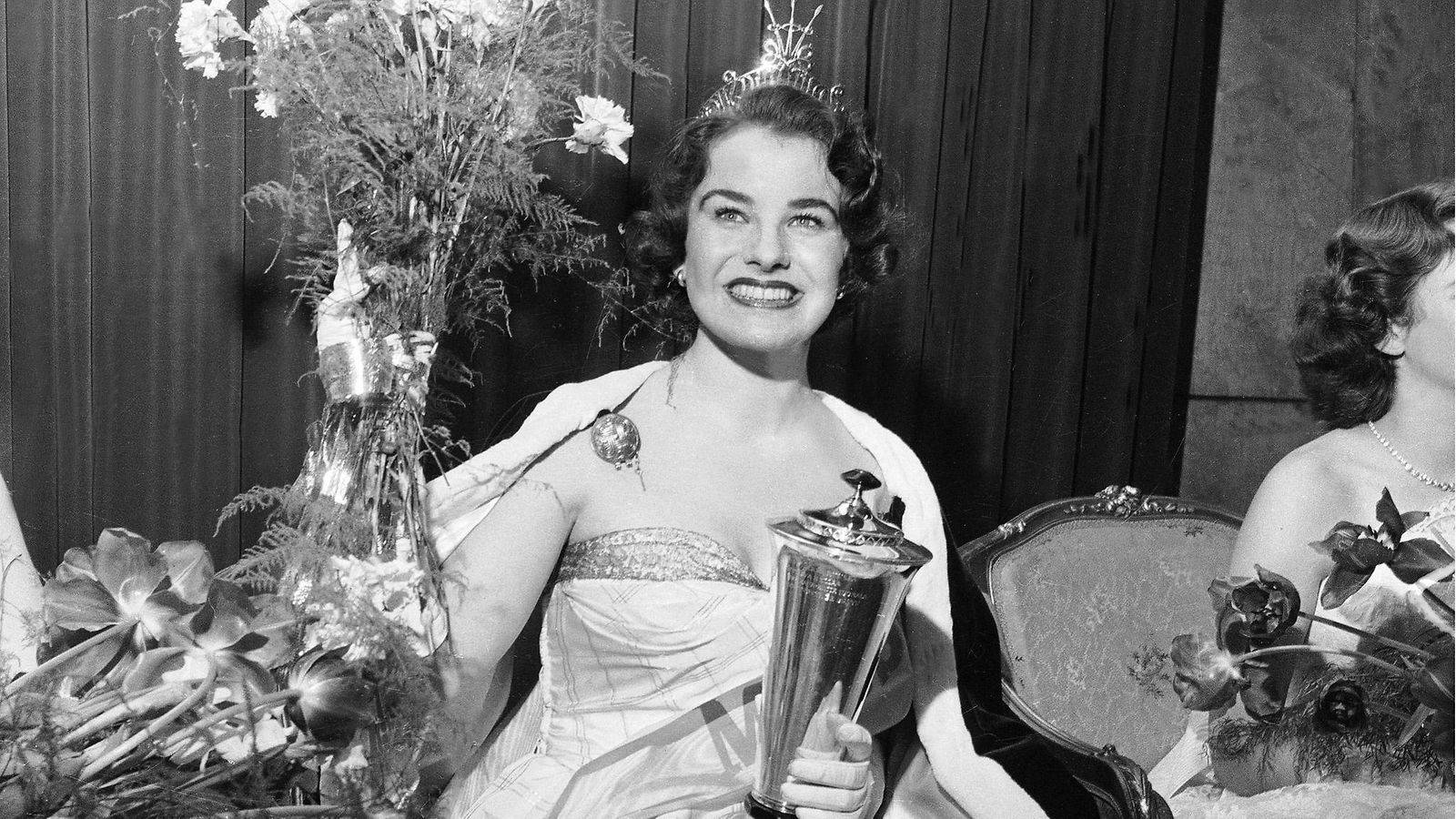 HS: Vuoden 1955 Miss Suomi Inga-Britt Söderberg kuoli – tunnettiin  eläinrakkaana kaunottarena 
