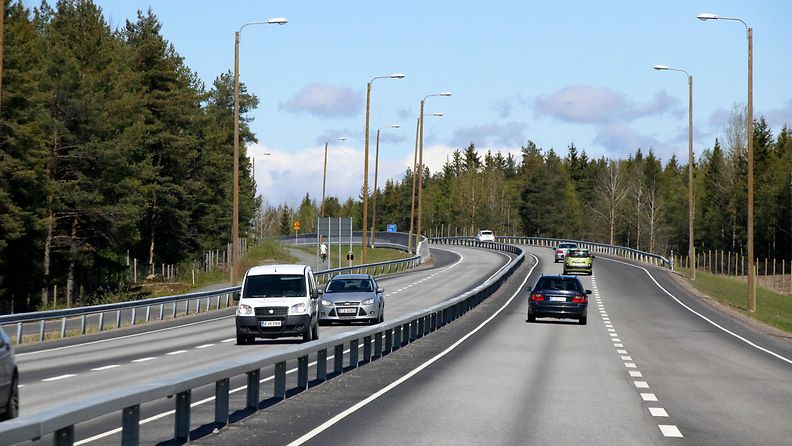 Liikennettä valtatie E8 Rauman seutu