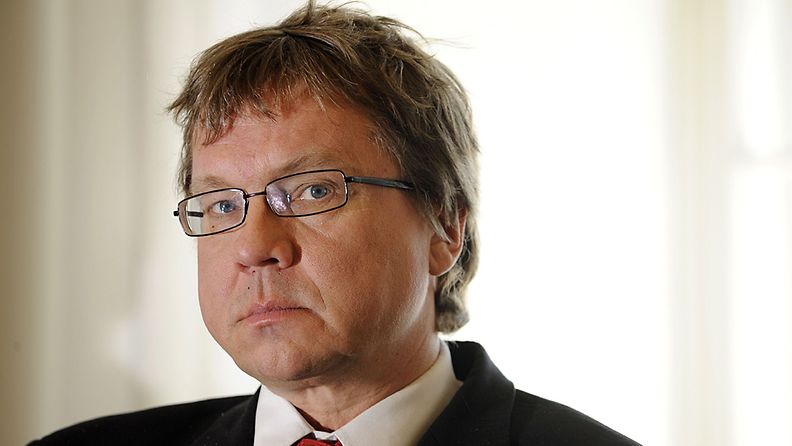 Pekka Saurin mielestä poliitikot puhuvat entistä vaikeapaa kieltä.