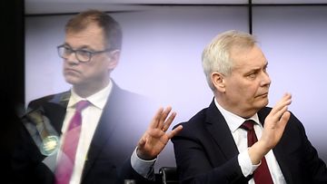 SDP:n puheenjohtaja Antti Rinne (oik.) ja Keskustan puheenjohtaja Juha Sipilän Helsingin Sanomien vaalitentissä