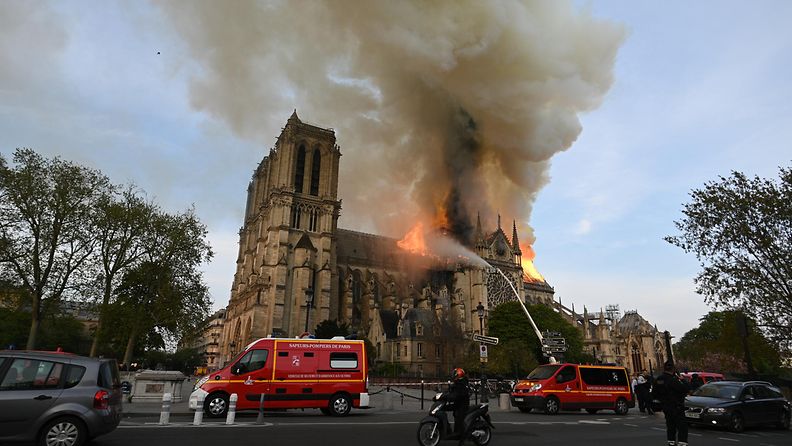Notre Damen tulipalo Pariisi 15.4.2019 10