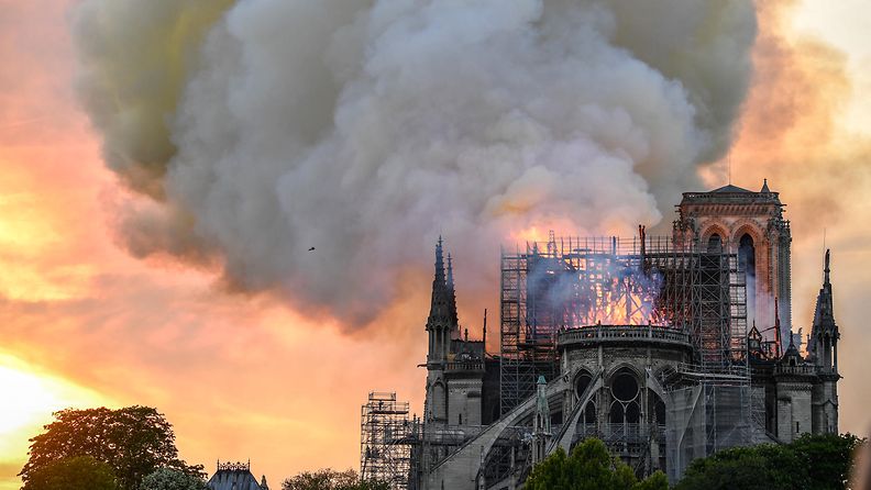 Notre Damen tulipalo Pariisi 15.4.2019 12