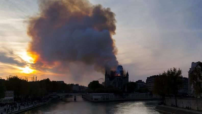 Notre Damen tulipalo Pariisi 15.4.2019 15