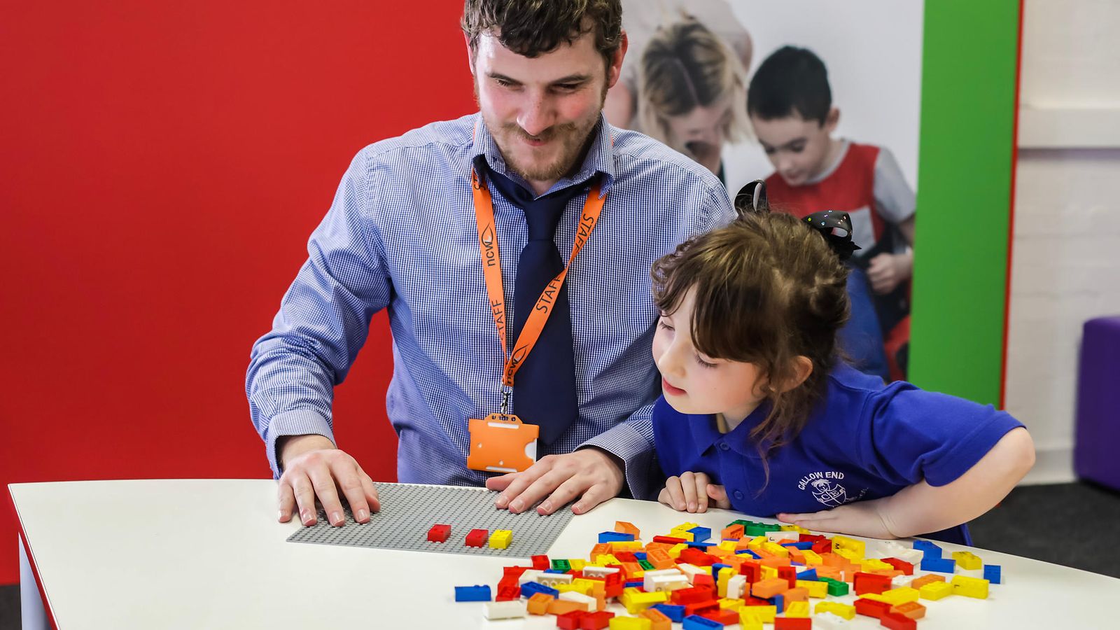 Lego julkisti braille-palikat näkövammaisille – sopivat yhteen tavallisten  Legojen kanssa 