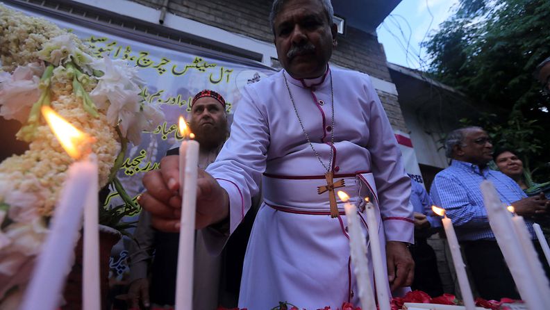 Kynttilöitä Sri Lankan pommi-iskujen uhrien muistolle Pakistanissa 24.4.2019