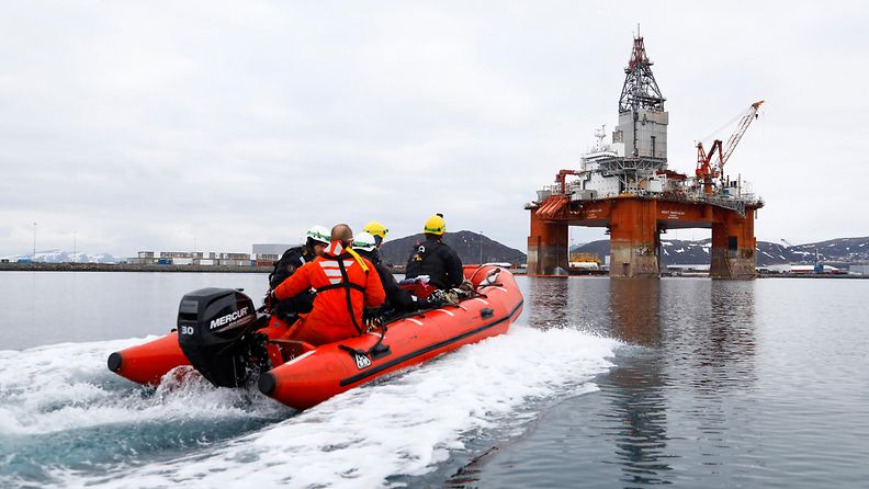 Greenpeace nousi West Hercules -öljynporauslautalle Rypefjord 29.4.2019 1