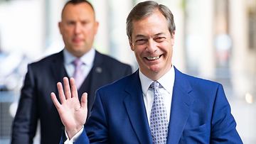 Nigel Farage saapumassa The Andrew Marr Show -ohjelman vieraaksi 12.5.2019