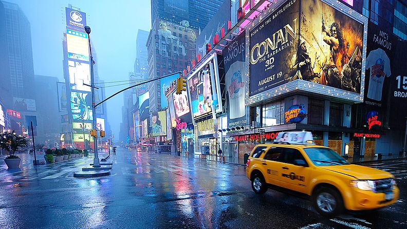 Times Square New Yorkissa hiljeni Irene-myrskyn takia.