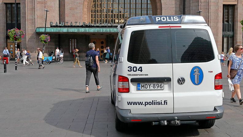 AOP, poliisi, poliisiauto, kuvituskuva, rautatieasema, Helsinki, rautatientori