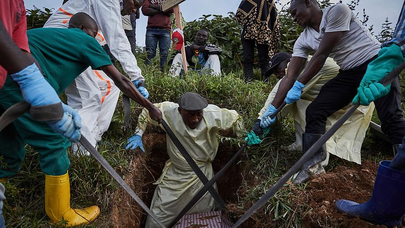 ebola kongo hautajaiset (1)
