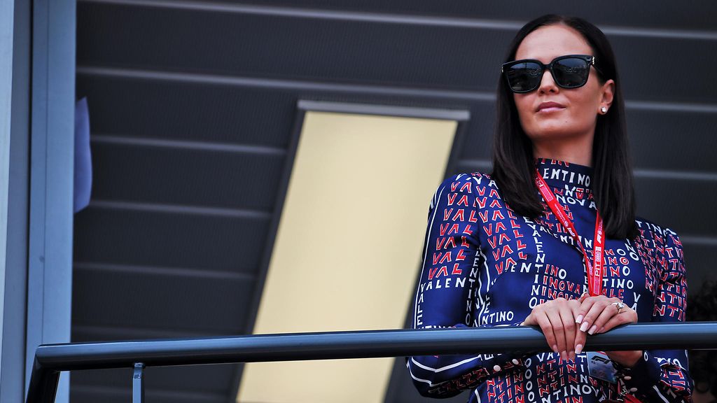 Kimi Ja Minttu R ikk nen Poseeraavat L hekk in Koskettavassa Kuvassa Kimi Ja Minttu R ikk nen Poseeraavat L hekk in Koskettavassa Kuvassa