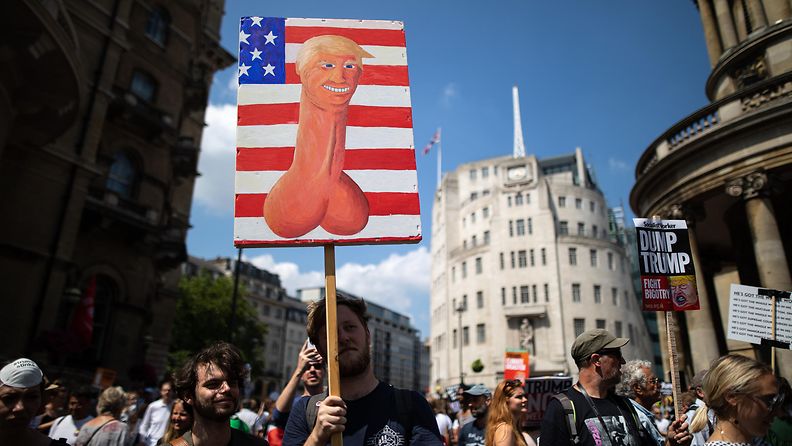 Donald Trump penis USA:n lippu heinäkuu 2018