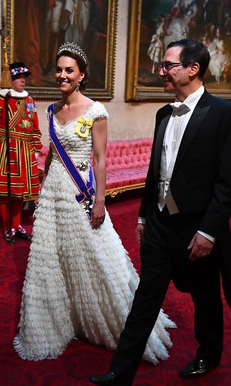 Herttuatar Catherine saapumassa Trumpin juhlaillalliselle (1)