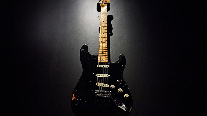 pink floyd black strat