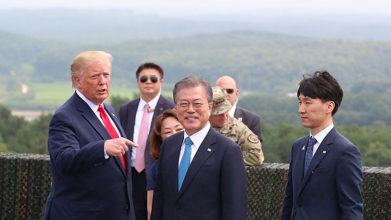 Trump Koreoiden rajalla