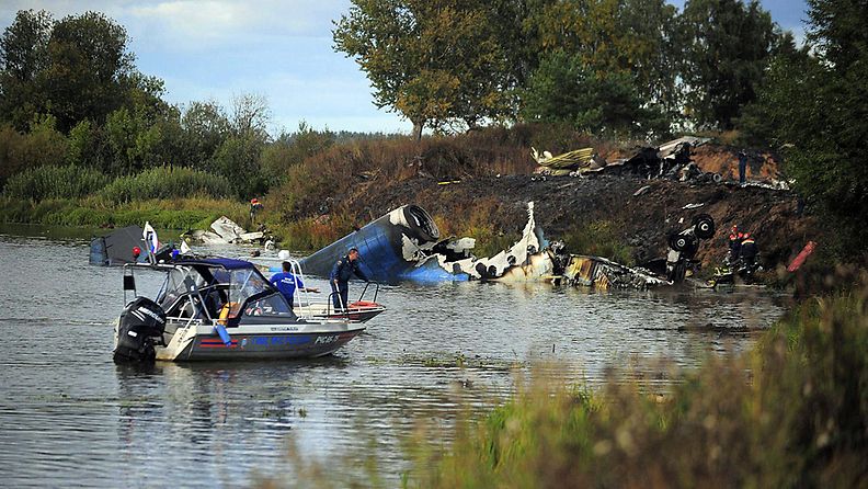 KHL-joukkue Lokomotiv Jaroslavlia kuljettanut lentokone tuhoutui nousun yhteydessä tapahtuneessa maahansyöksyssä.