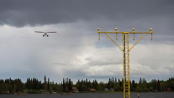 kuvituskuva pienlentokone lentokone Uumaja lentokenttä 2
