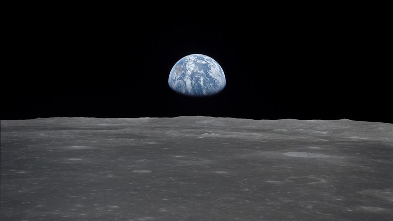 Maapallo Apollosta katsottuna