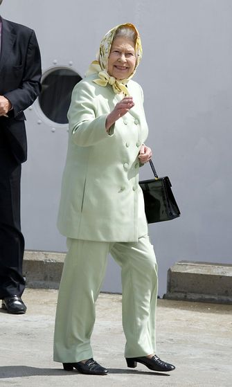 Kuningatar Elisabet housut 2010