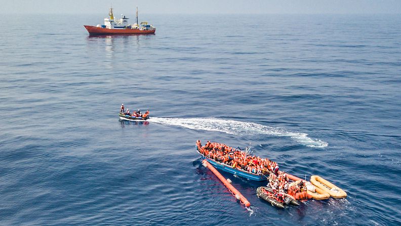 AOP pakolaisten pelastus välimerellä, siirtolaisuus