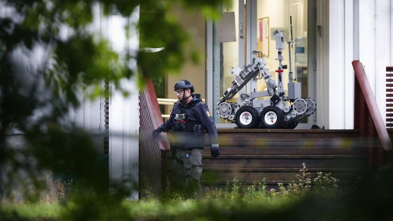 Poliisi tutkii Norjan terrori-iskupaikkaa Oslon lähellä