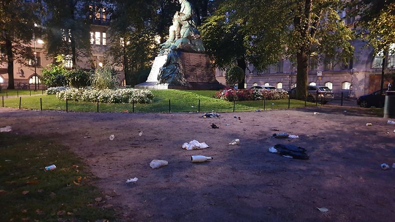 Sotkettu puisto Helsingissä