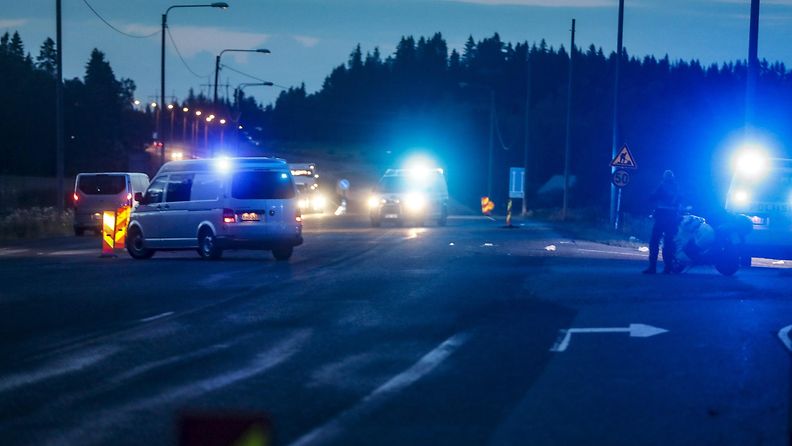 Kuva epäiltyjen Porvoon ampujen kiinniottopaikalta läheltä Hämeenkyröä