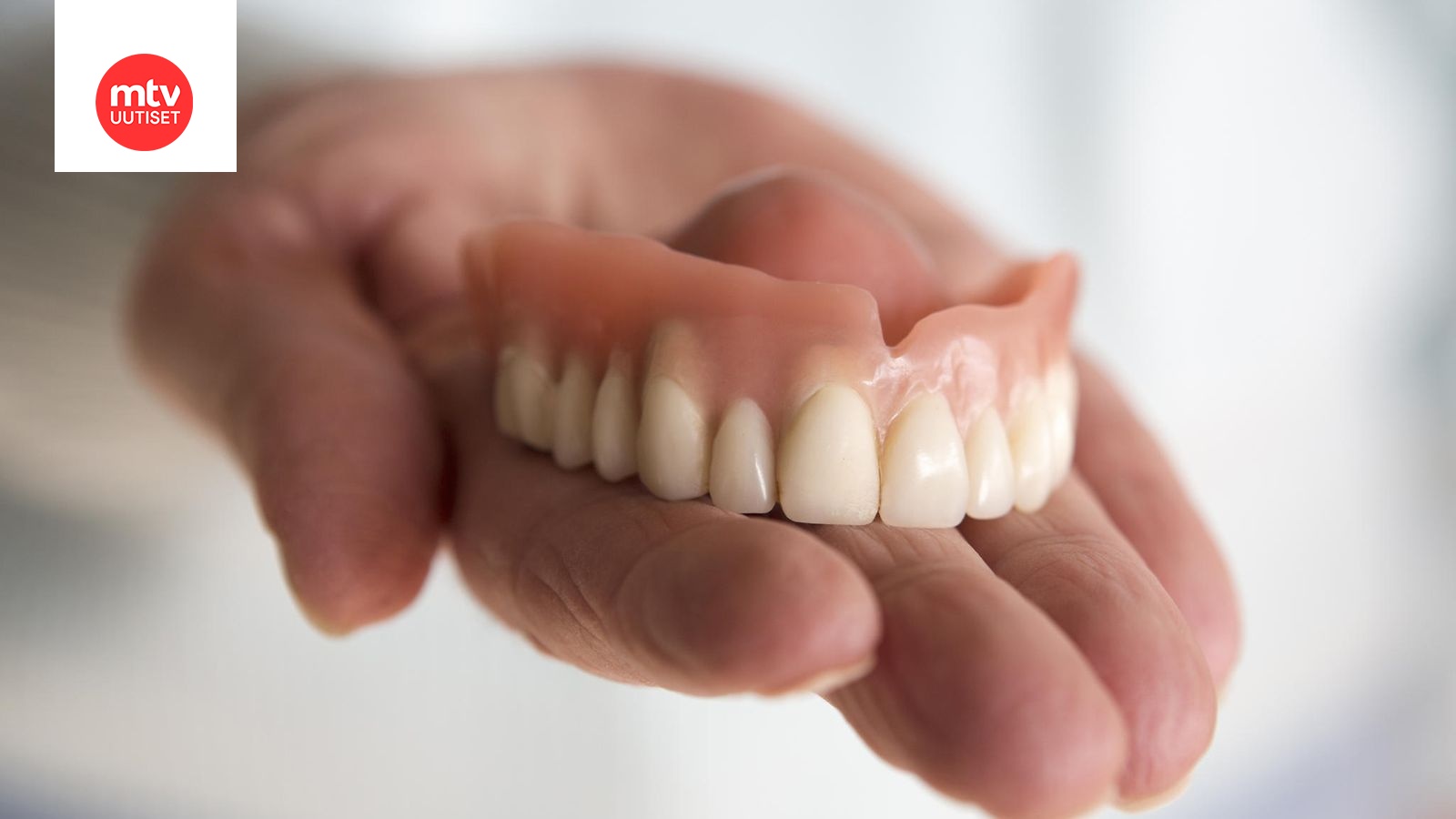 Tekohampaat historiaan: uudet hampaat kantasolutekniikalla 