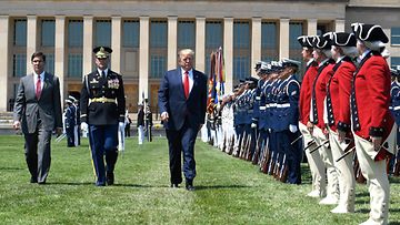 aop Mark Esper, Donald Trump, armeija