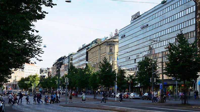 Helsinki keskusta kävelijöitä AOP