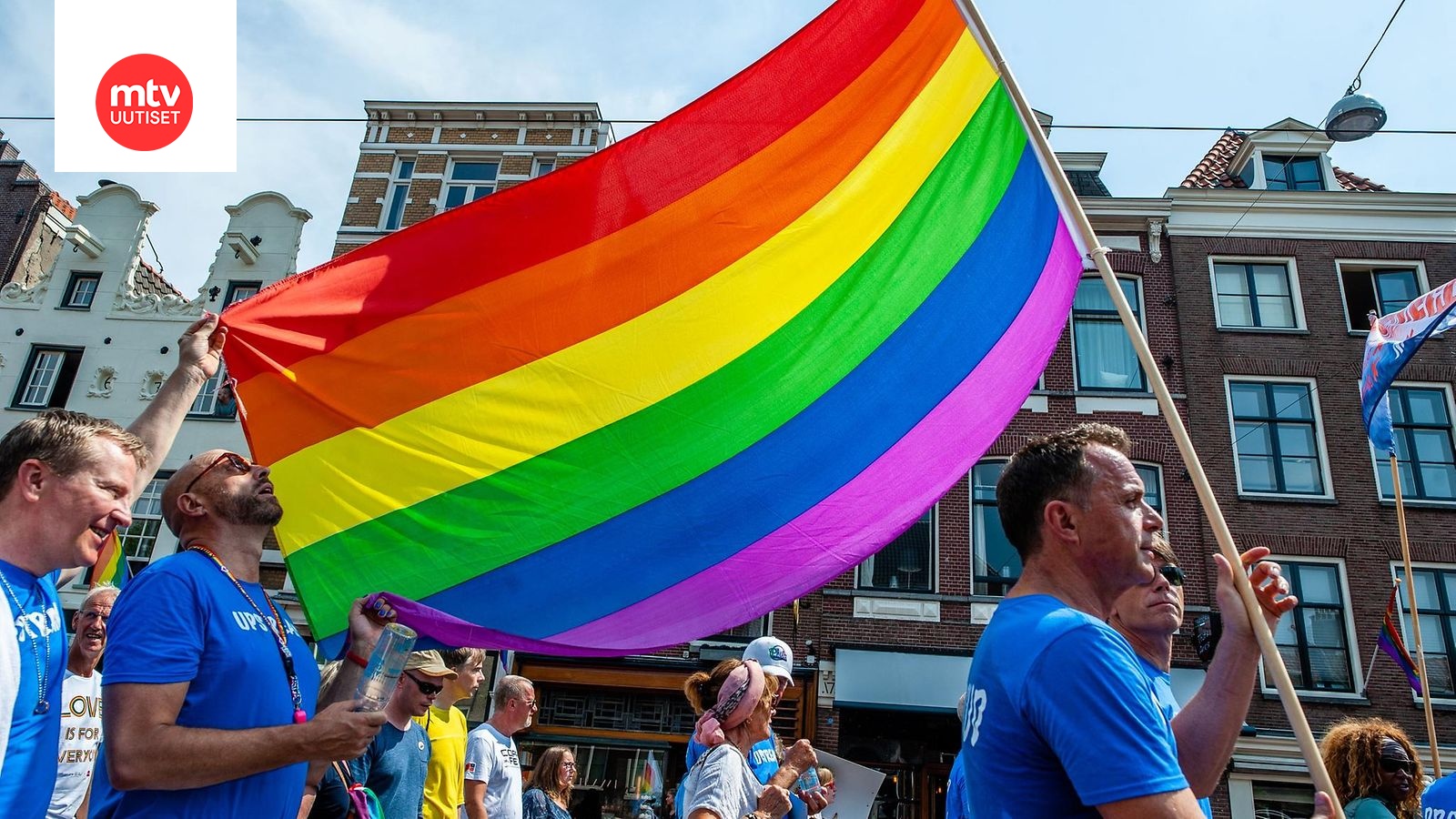 Sateenkaariliput Liehuvat Tänään Ympäri Helsinkiä – Pride-kulkue ...