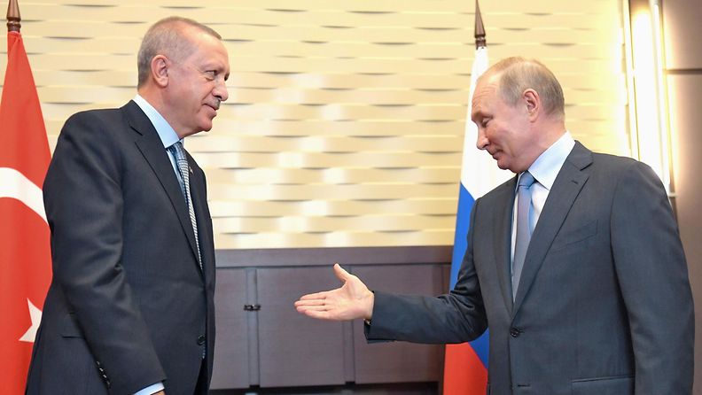 Vladimir Putin ojensi Recep Tayyip Erdoganille auttavan kätensä Syyriassa.