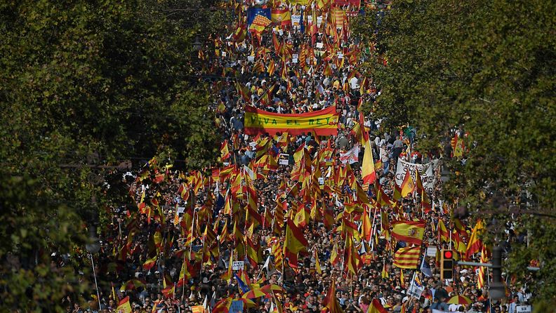 Katalonia anti-separatistien mielenosoitus LK