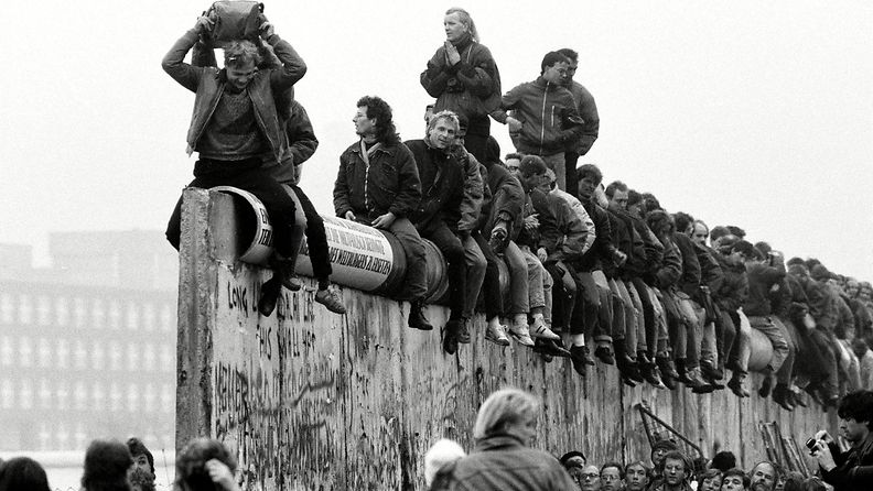 aop Berliinin muuri murtuu 1989
