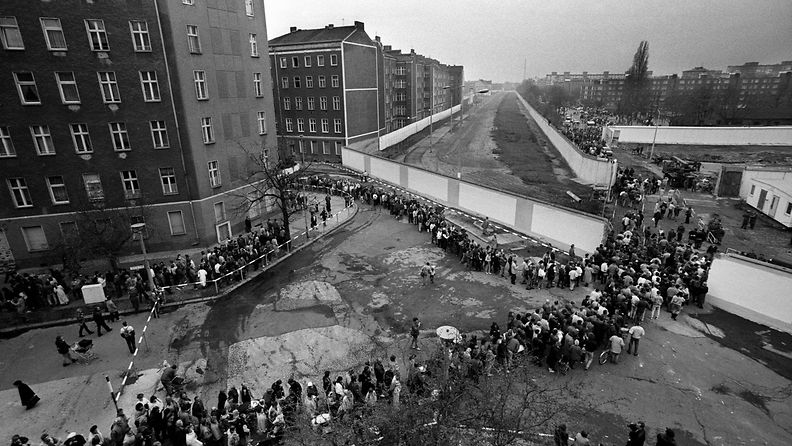 aop Berliinin muuri murtuu 1989 (1)