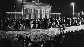 aop Berliinin muuri murtuu 1989 (2)